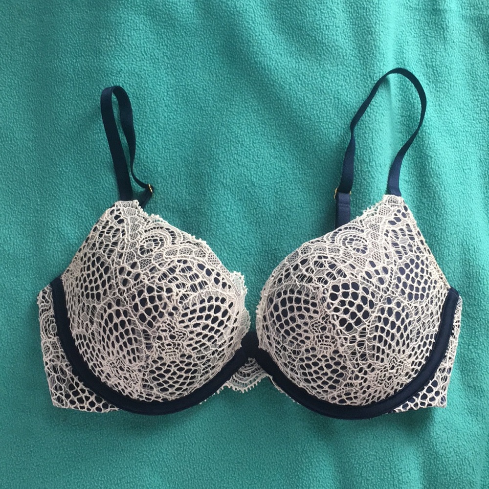 NWOT Victoria’s Secret very sexy push up bra